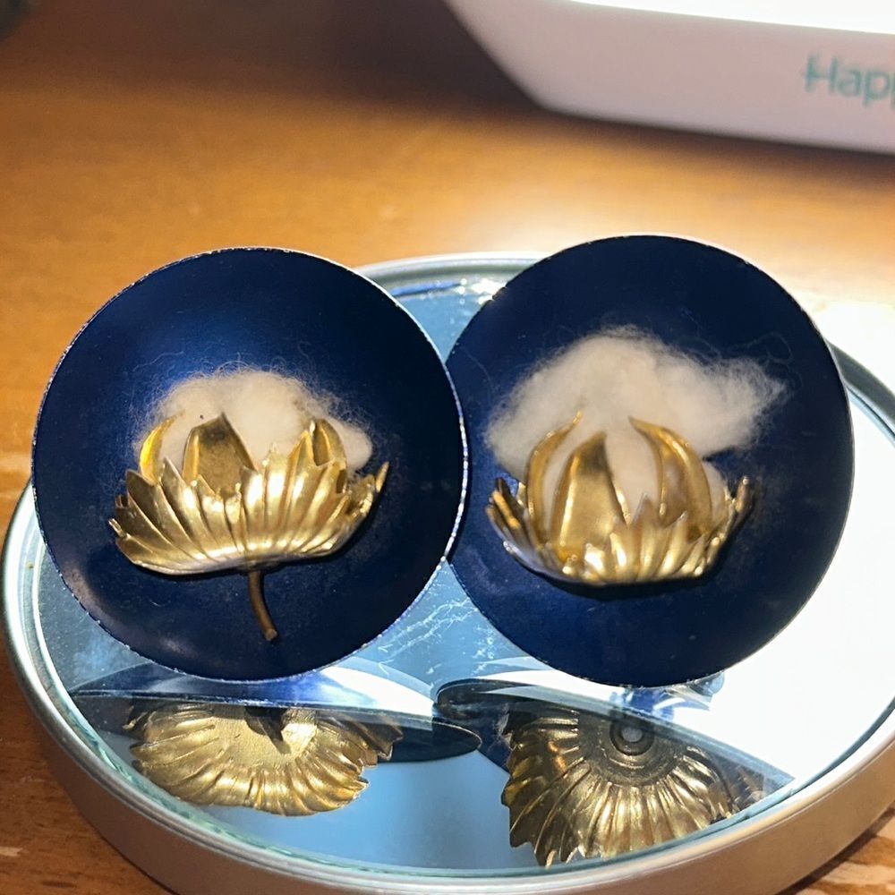 Unique vintage cotton boll‎ blue metal disc clip on earrings